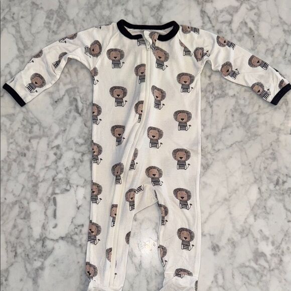 Adorable Lion and Striped Baby Footie Bundle 3/6M - Picture 2 of 7